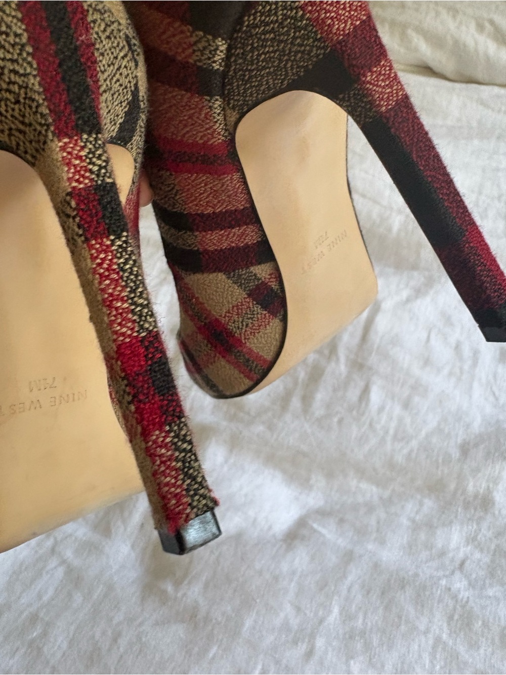 Nine West Tartan plaid fabric pointed-Toe Stiletto Pumps. Worn 1x. Beautiful! - Picture 7 of 8